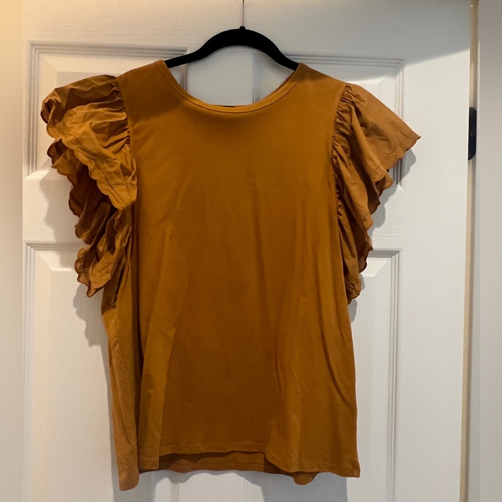 Gold tee with flutter sleeves